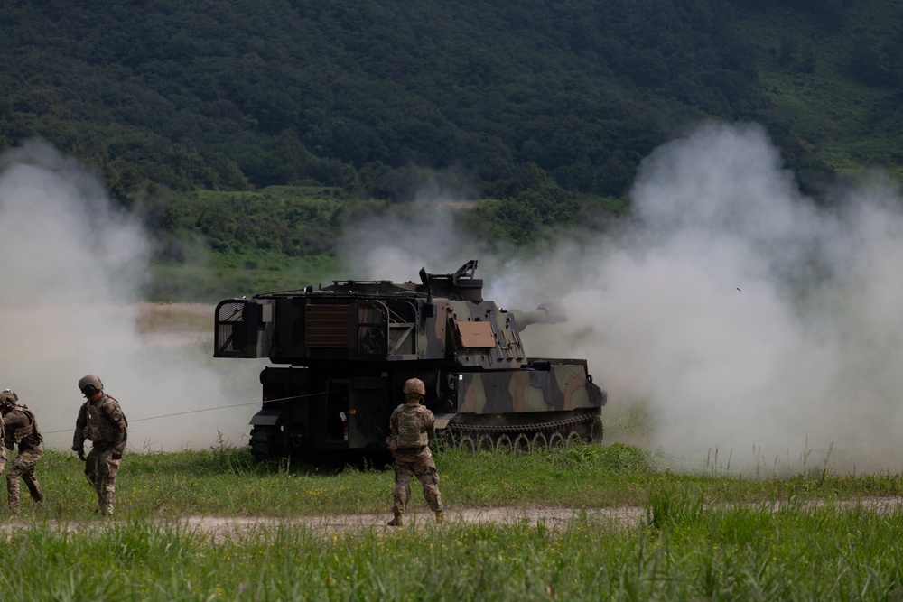 1st Armored Brigade Combat Team conduct M109A6 Paladin zeroing qualification tables during Operation Pacific Fortitude