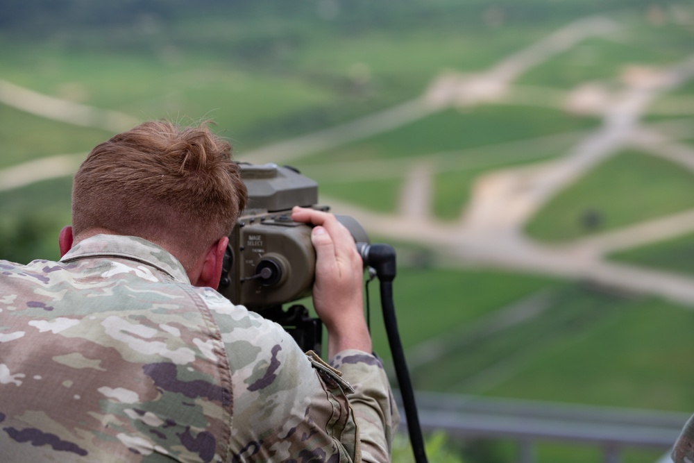 1st Armored Brigade Combat Team conduct M109A6 Paladin zeroing qualification tables during Operation Pacific Fortitude