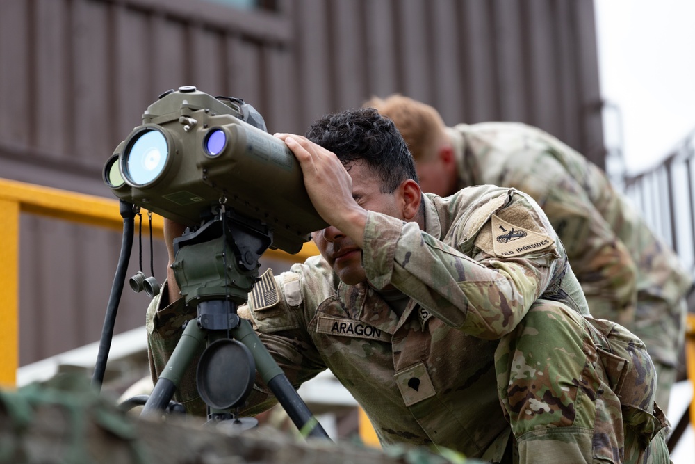 1st Armored Brigade Combat Team conduct M109A6 Paladin zeroing qualification tables during Operation Pacific Fortitude