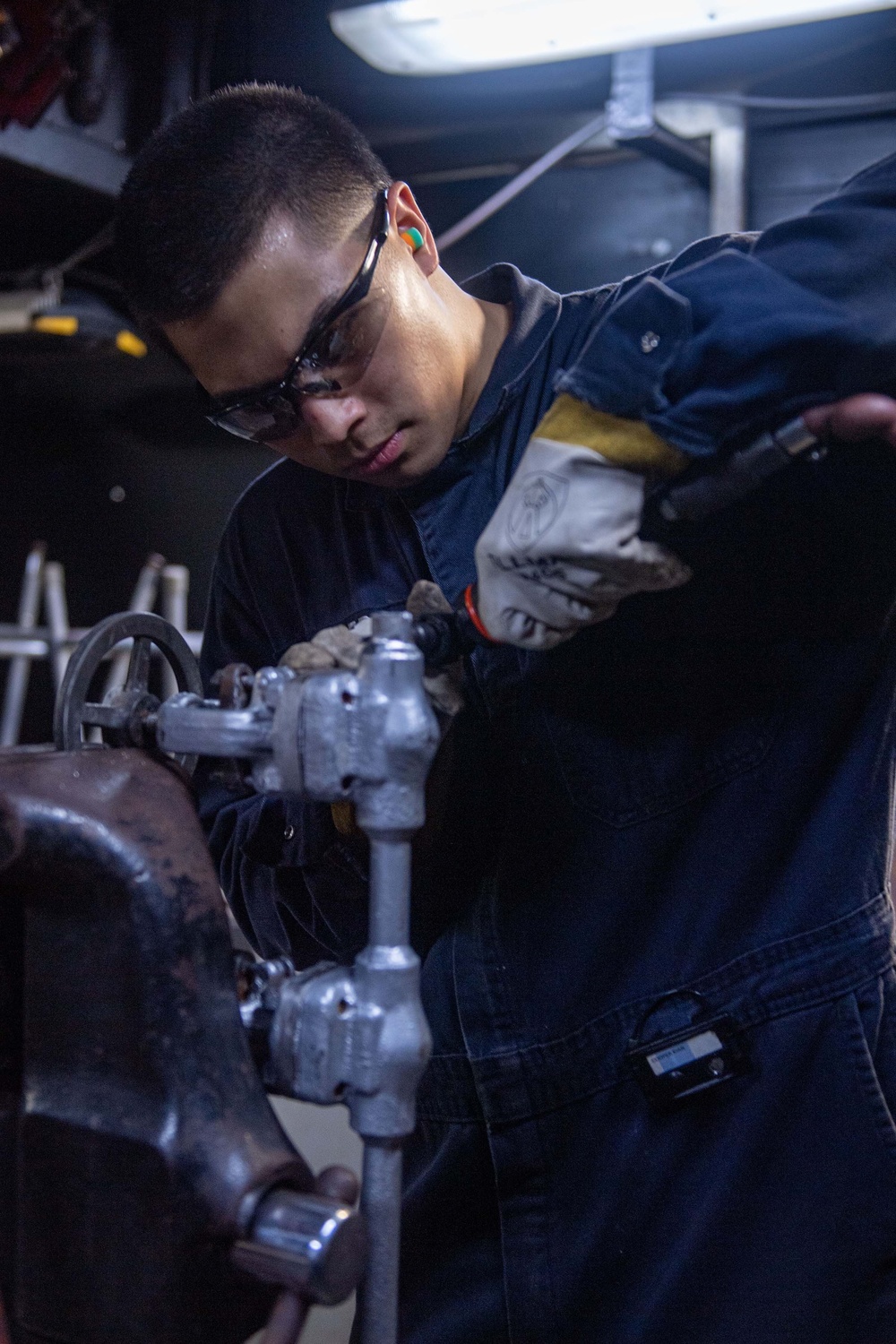 USS Theodore Roosevelt Hull Maintenance Technicians Conduct Routine Maintenance
