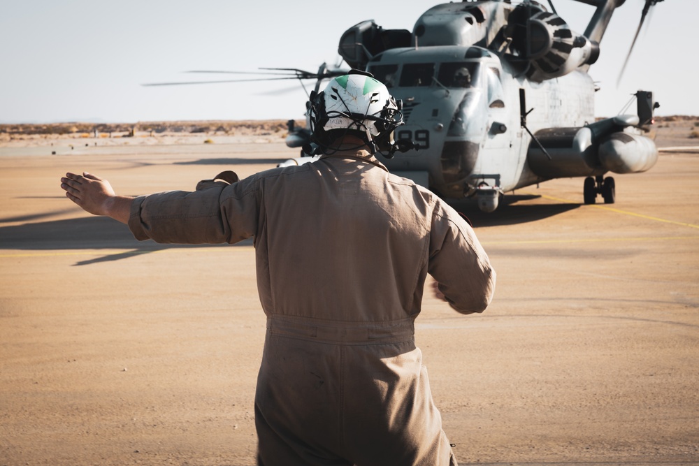 HMH 462 conducts air assault