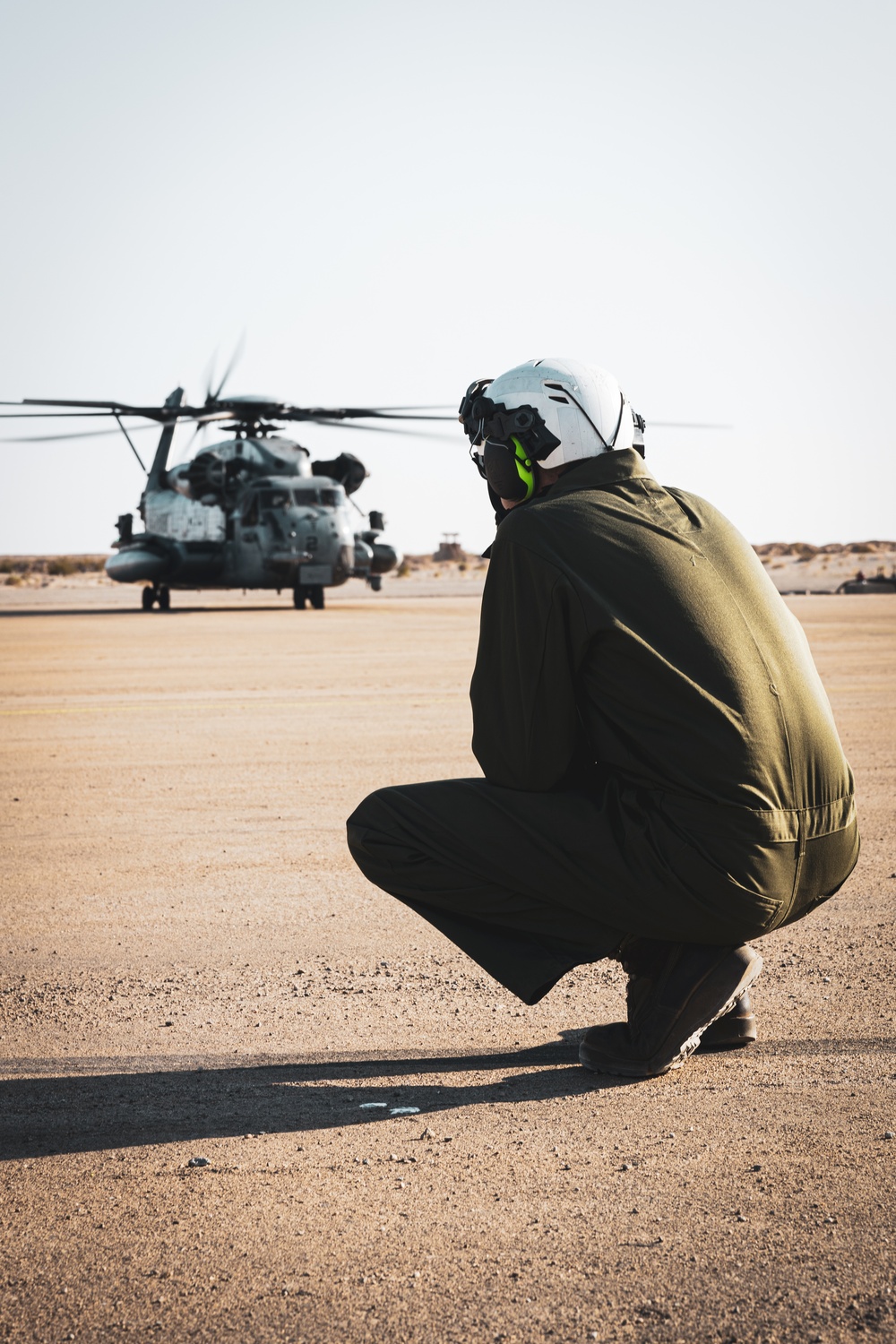 HMH 462 conducts air assault