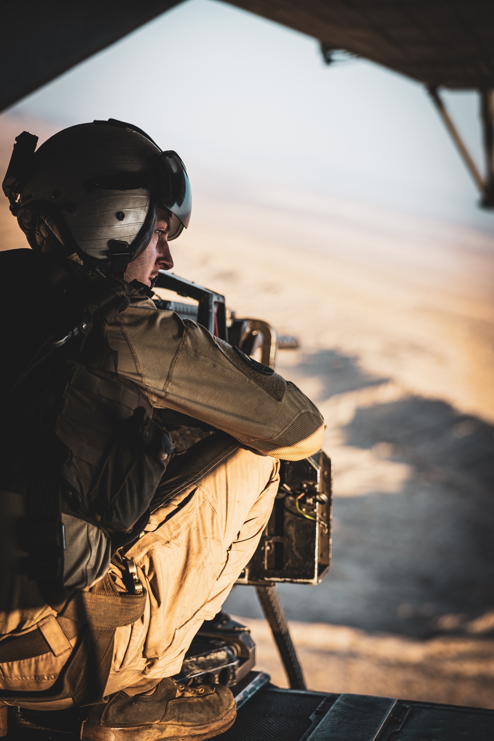HMH 462 conducts air assault