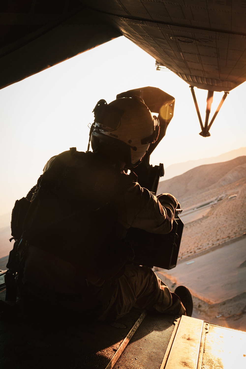 HMH 462 conducts air assault