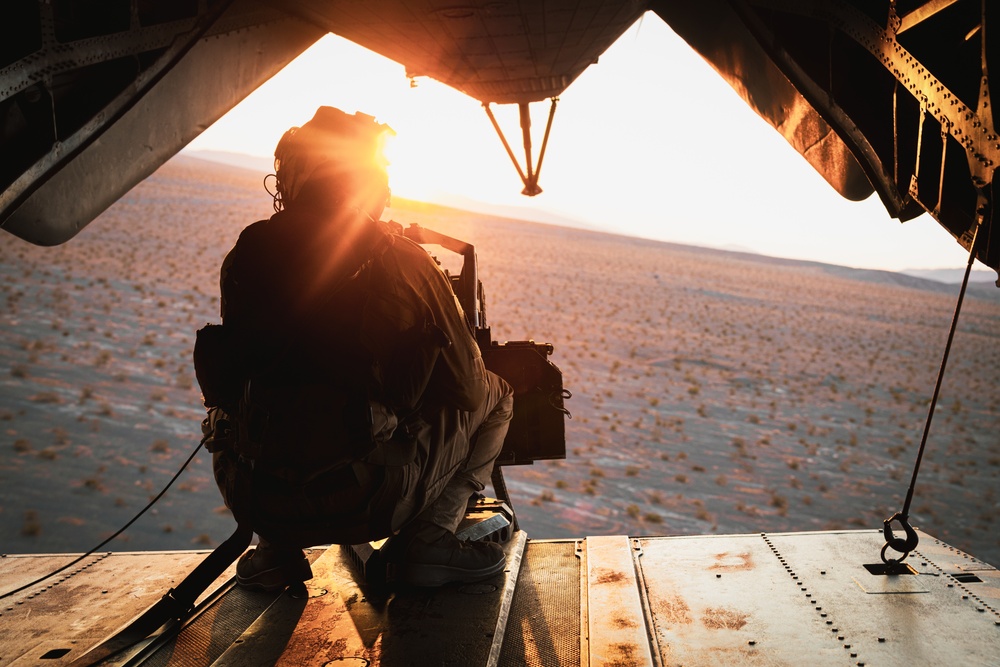 HMH 462 conducts air assault