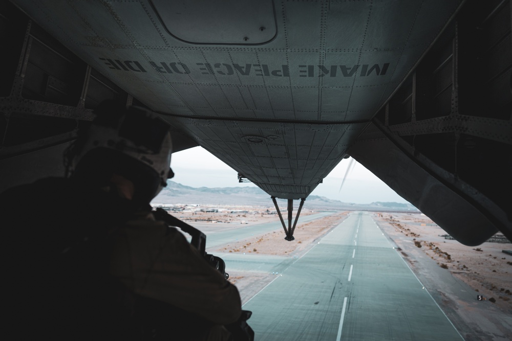 HMH 462 conducts air assault