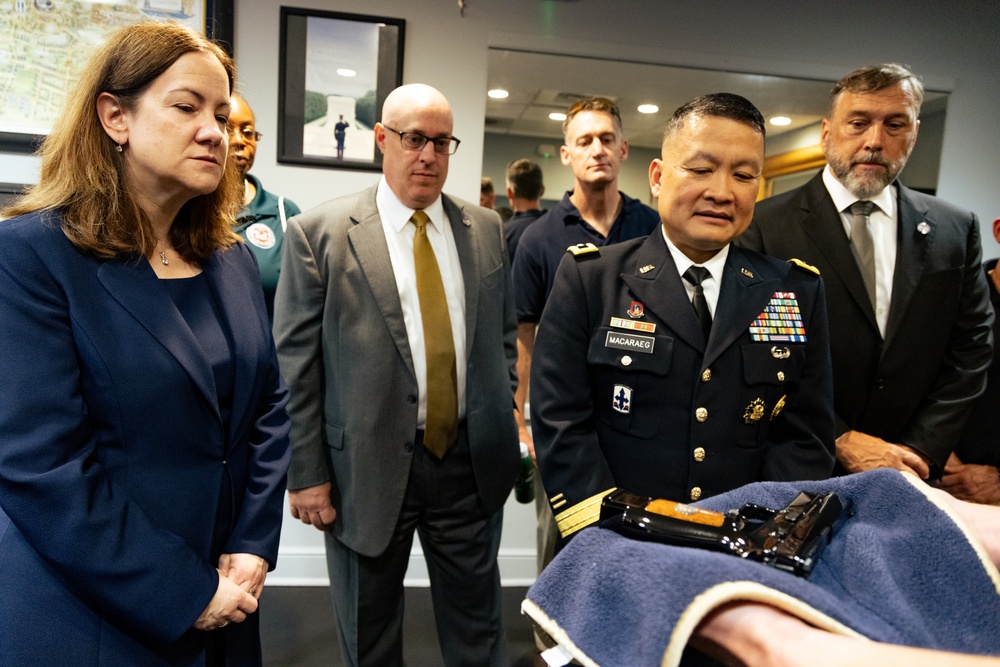 ASA M&amp;RA honors fallen service members at Tomb of the Unknown Soldier