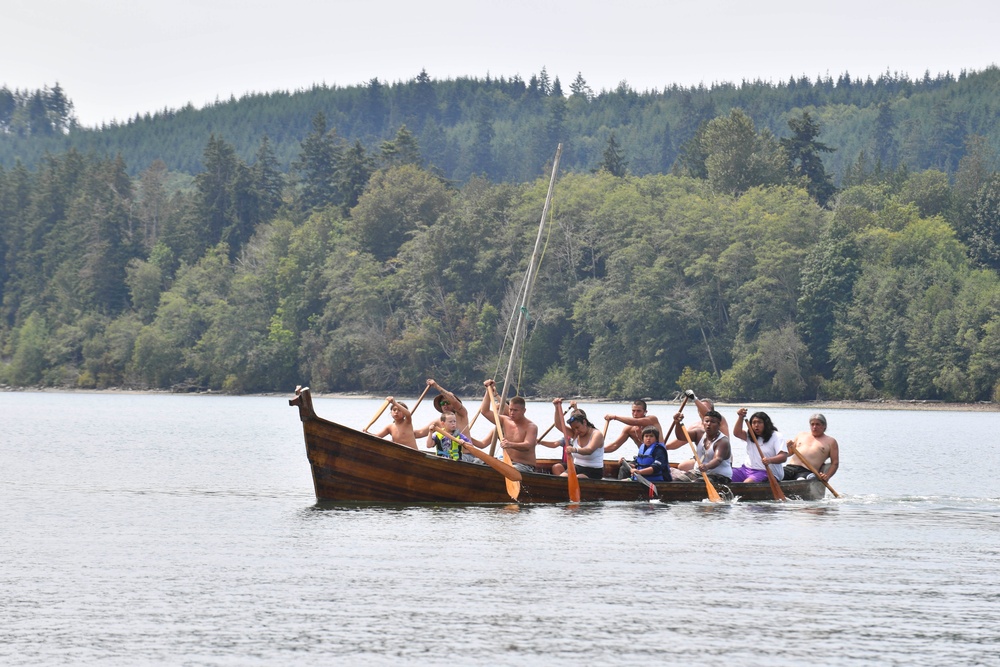 Sailors Assist in Port Gamble S'Klallam Tribe Canoe Landing