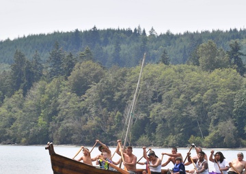 Sailors Assist in Port Gamble S'Klallam Tribe Canoe Landing