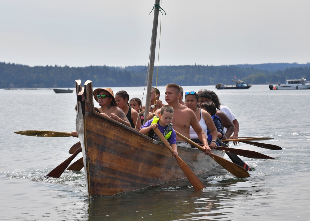 Sailors Assist in Port Gamble S'Klallam Tribe Canoe Landing