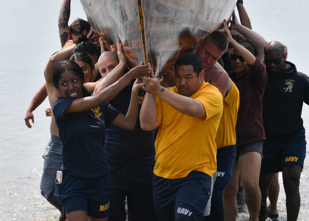 Sailors Assist in Port Gamble S'Klallam Tribe Canoe Landing