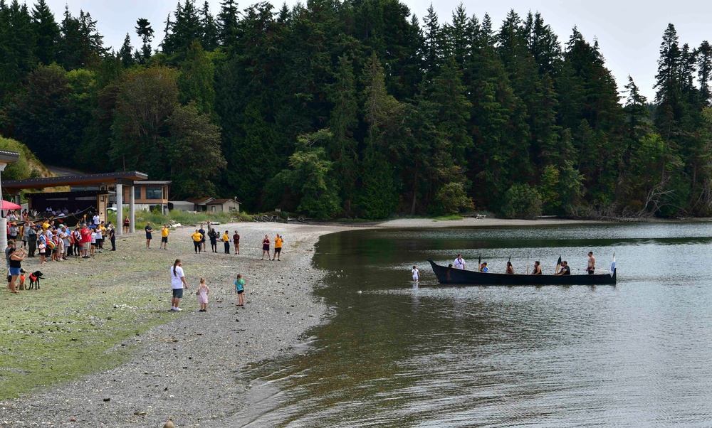 Sailors Assist in Port Gamble S'Klallam Tribe Canoe Landing