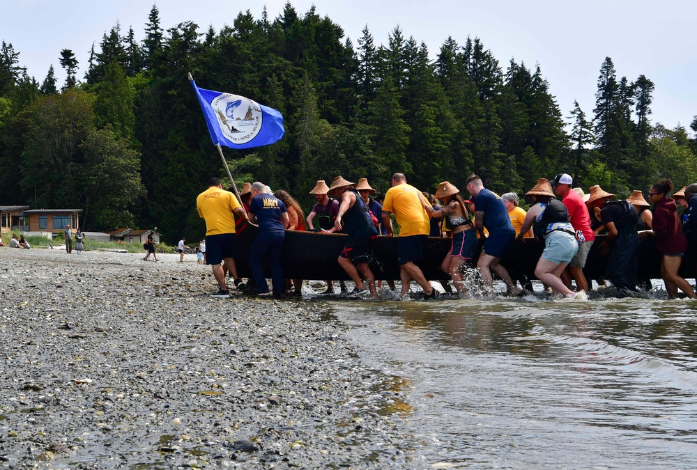 Sailors Assist in Port Gamble S'Klallam Tribe Canoe Landing