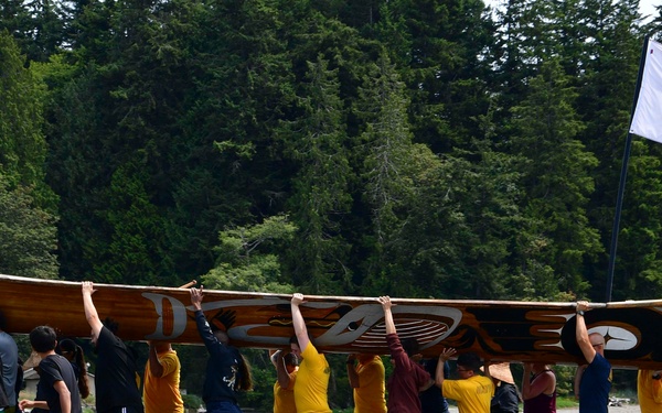 Sailors Assist in Port Gamble S'Klallam Tribe Canoe Landing