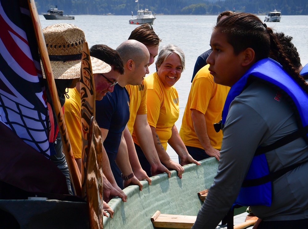 Sailors Assist in Port Gamble S'Klallam Tribe Canoe Landing