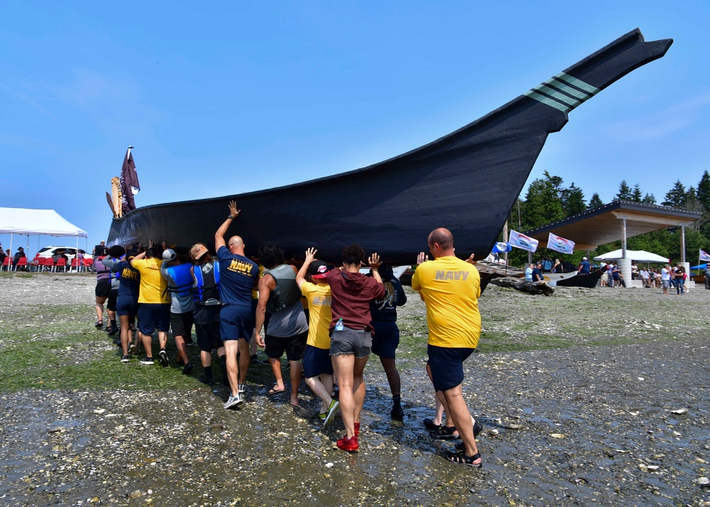 Sailors Assist in Port Gamble S'Klallam Tribe Canoe Landing