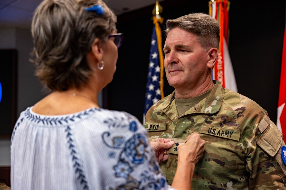 Army South commander promoted