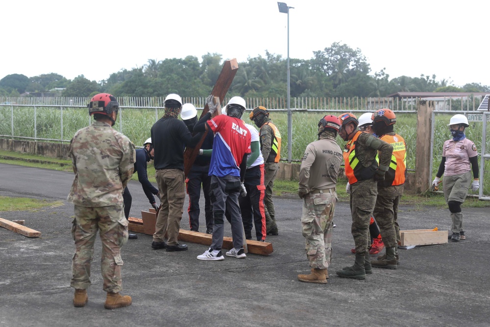 Pacific Partnership and the Armed Forces of the Philippines train together in Legazpi