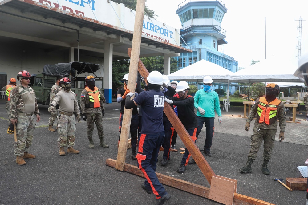 Pacific Partnership and the Armed Forces of the Philippines train together in Legazpi