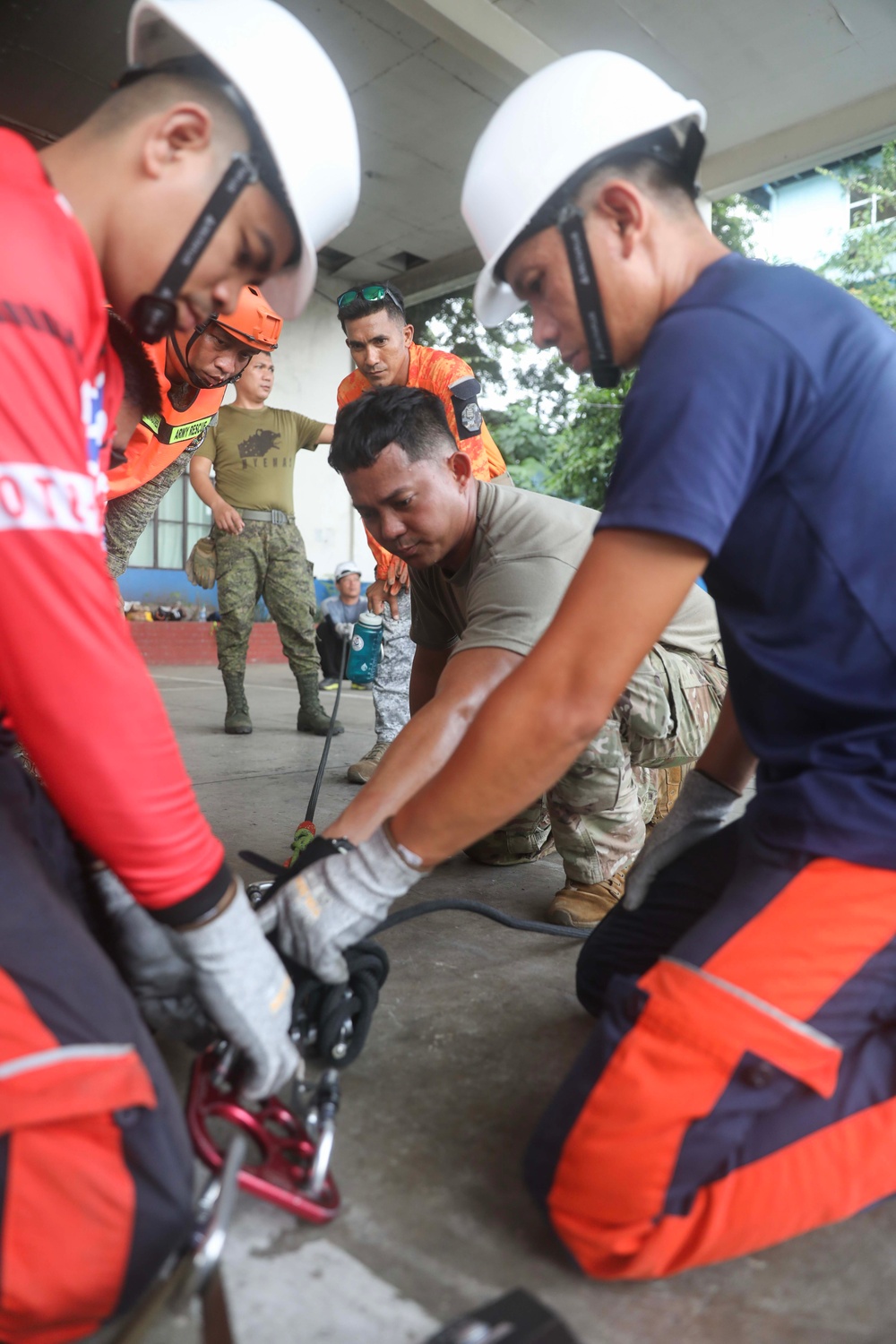 Pacific Partnership and the Armed Forces of the Philippines train together in Legazpi