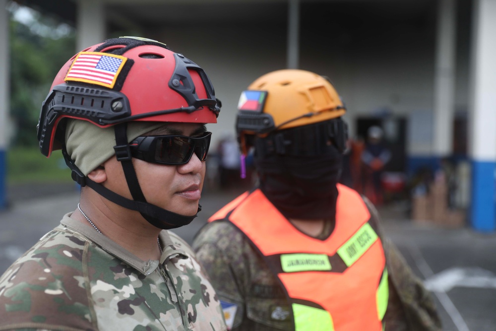 Pacific Partnership and the Armed Forces of the Philippines train together in Legazpi