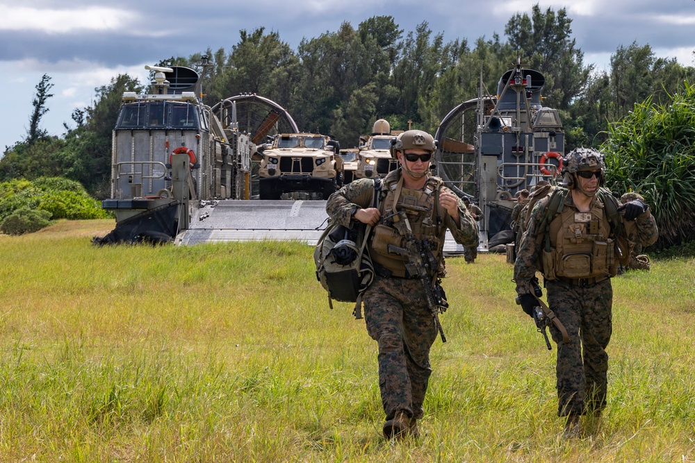 31st MEU conducts Amphibious Insert and Combat Town Raid