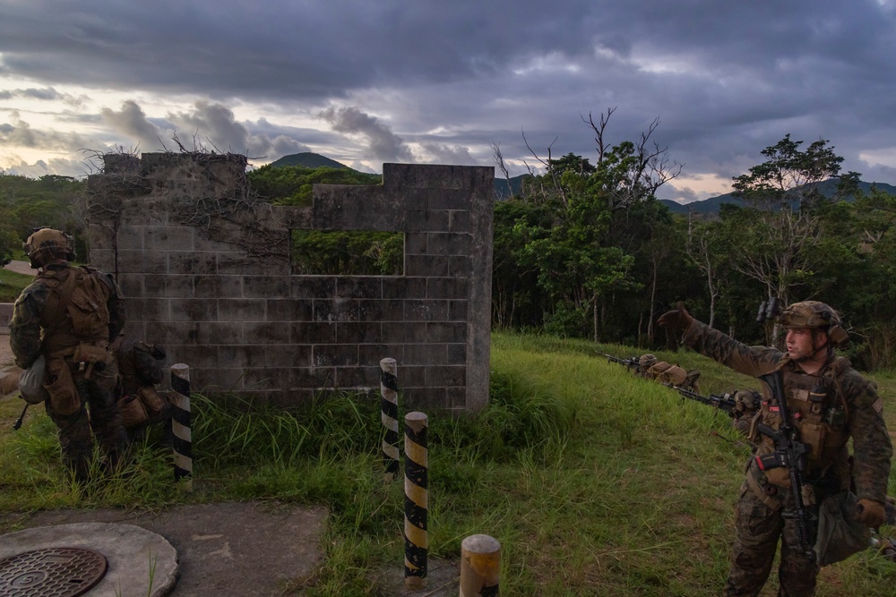 31st MEU conducts Amphibious Insert and Combat Town Raid