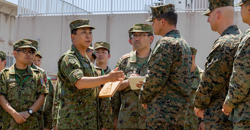 RD 24 | 3rd MEB FECC presents gift to 2nd Artillery Brigade, JGSDF