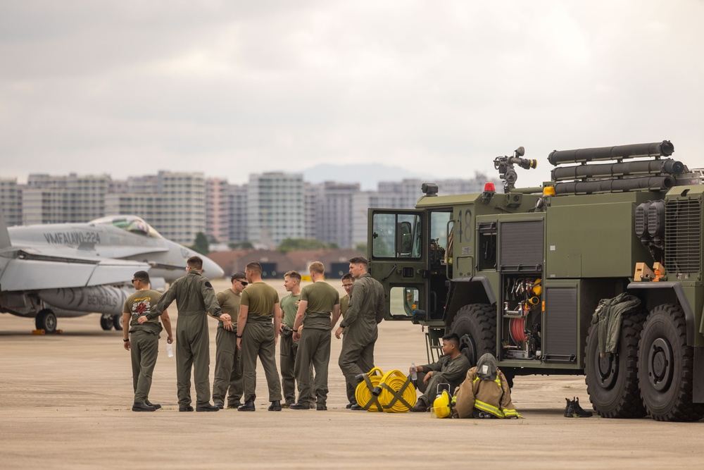 U.S. Marines with MWSS-171 and MCAS Iwakuni H&amp;HS Participate in an Aircraft Rescue and Firefighting Themed Workout at Suwon AB