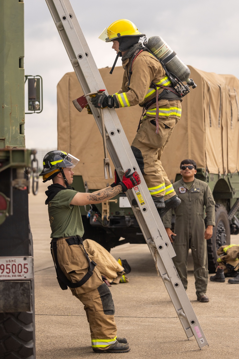 U.S. Marines with MWSS-171 and MCAS Iwakuni H&amp;HS Participate in an Aircraft Rescue and Firefighting Themed Workout at Suwon AB