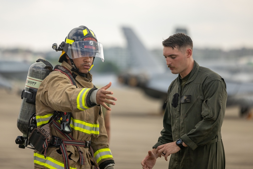 U.S. Marines with MWSS-171 and MCAS Iwakuni H&amp;HS Participate in an Aircraft Rescue and Firefighting Themed Workout at Suwon AB
