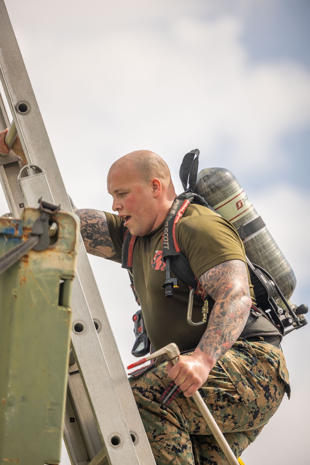 U.S. Marines with MWSS-171 and MCAS Iwakuni H&amp;HS Participate in an Aircraft Rescue and Firefighting Themed Workout at Suwon AB