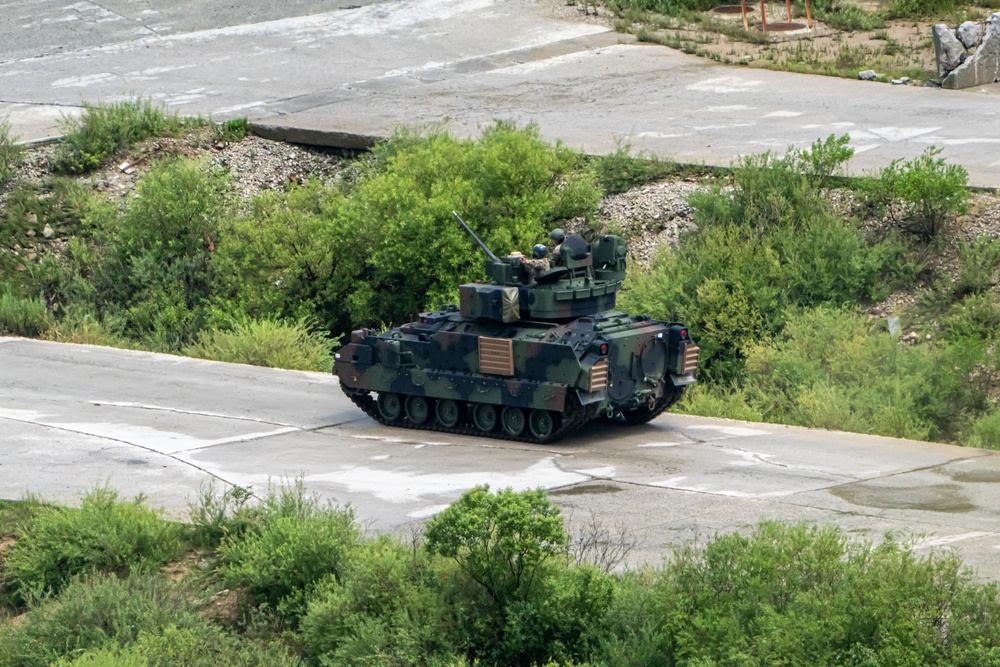 4-70AR M2A3 Bradleys conduct zero range during Pacific Fortitude