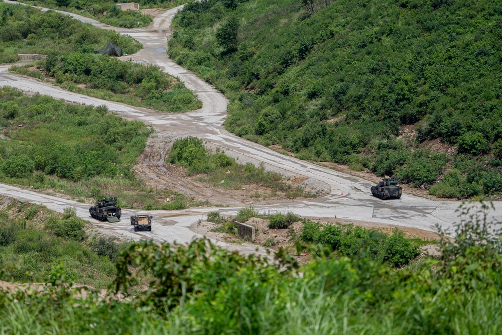 4-70AR M2A3 Bradleys conduct zero range during Pacific Fortitude