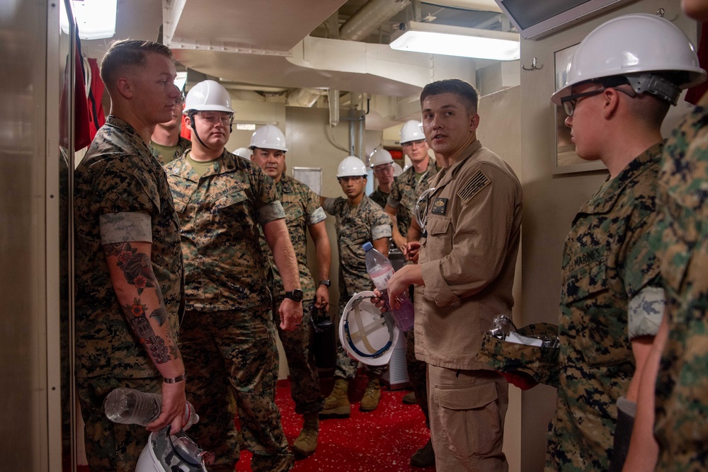 Makin Island Hosts AAS Marines
