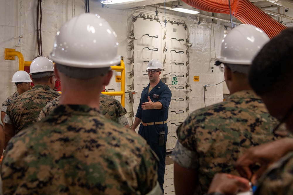 Makin Island Hosts AAS Marines