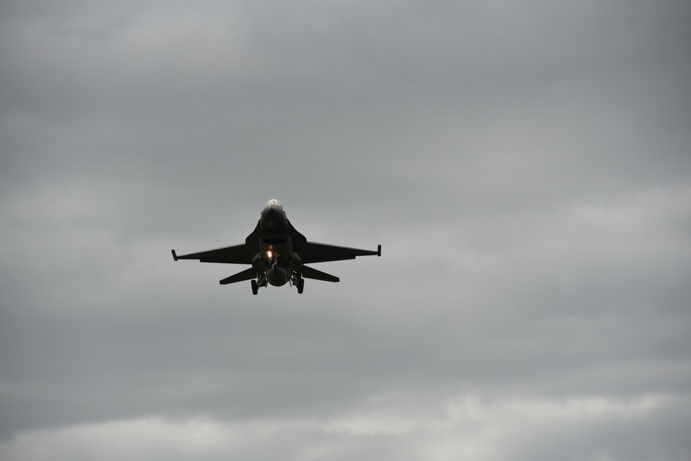 F-16 approach