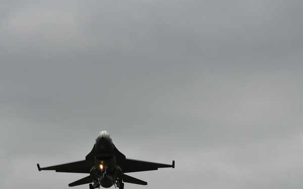 F-16 approach