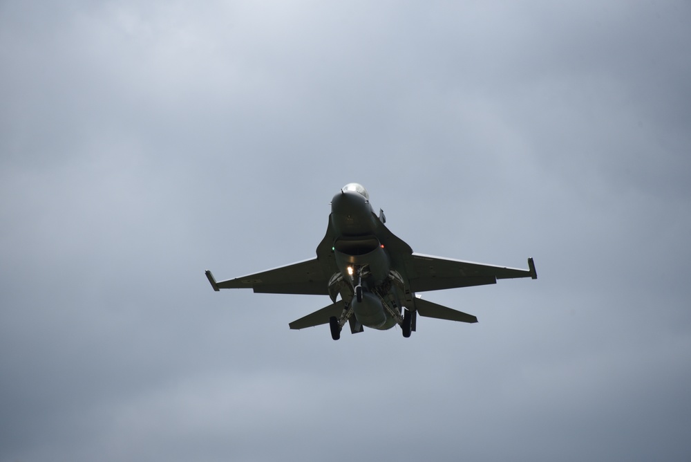 F-16 landing gear