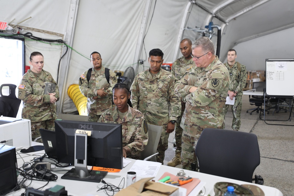 Lt. General Mark T. Simerly visits the 1st Air Cavalry Brigade