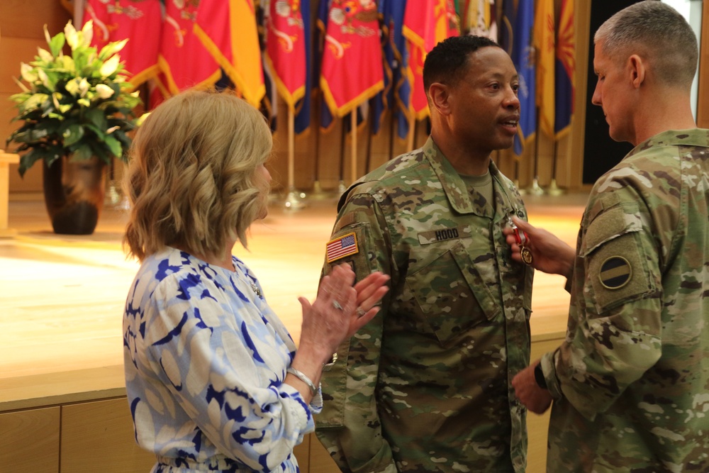 20th CBRNE Command welcomes new commanding general at change of command