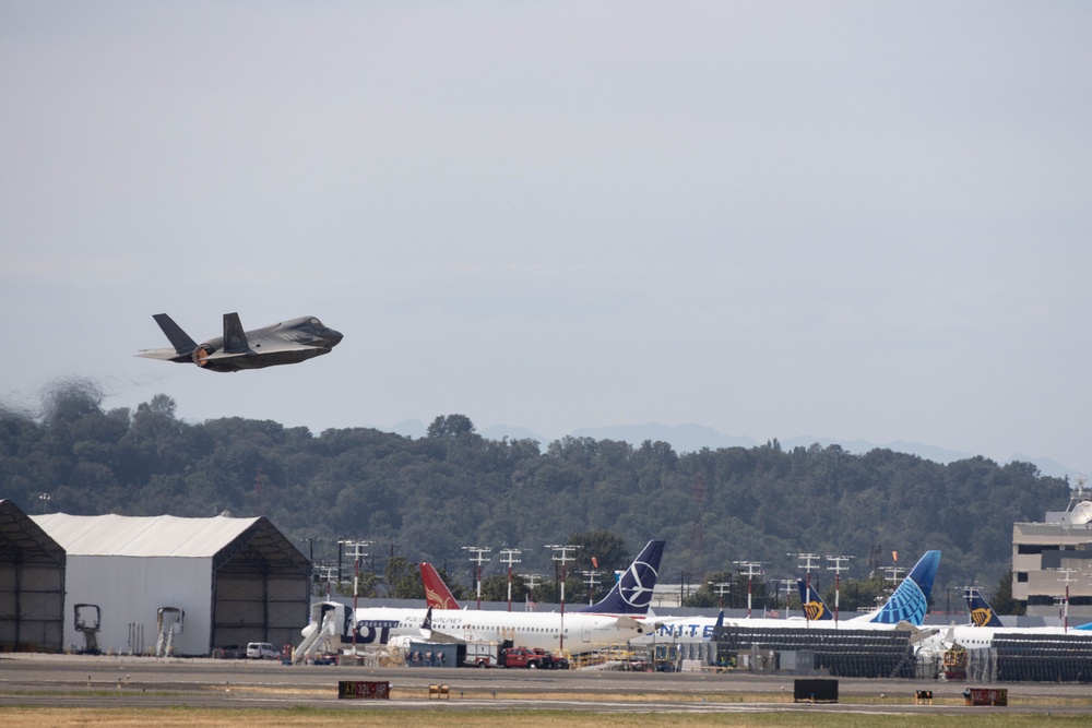 U.S. Marines conduct F-35B demonstration during Seafair