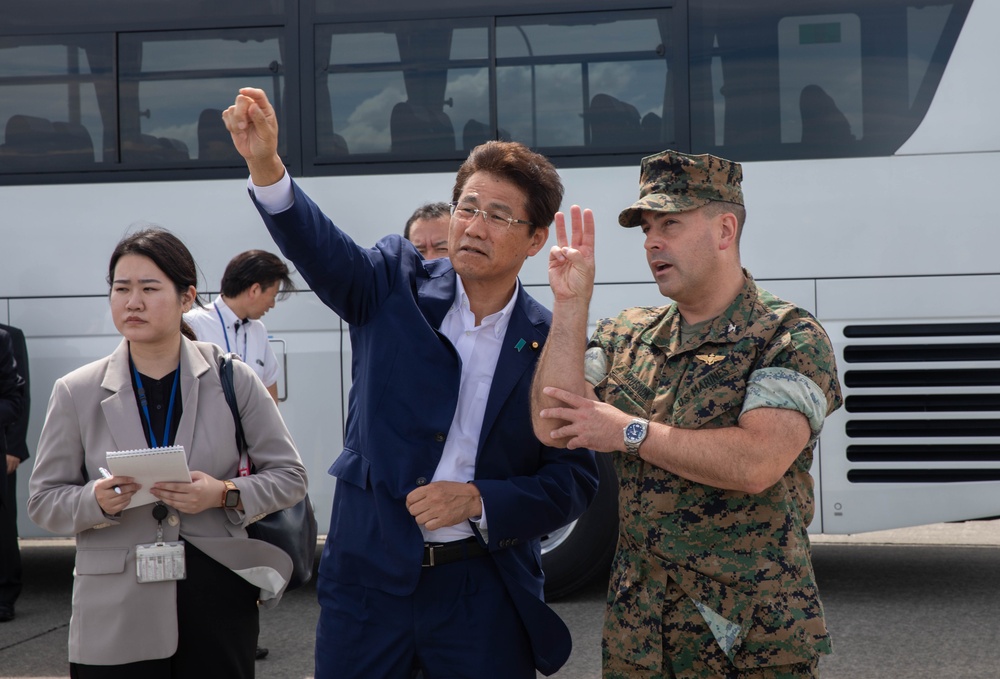Parliamentary Vice Minister of Defense Visits MCAS Iwakuni