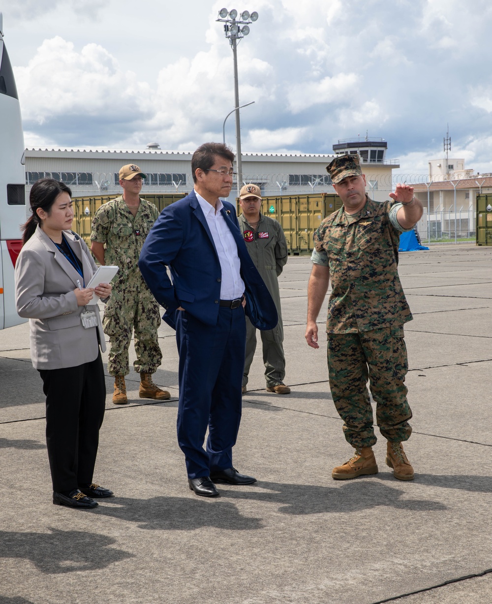 Parliamentary Vice Minister of Defense Visits MCAS Iwakuni