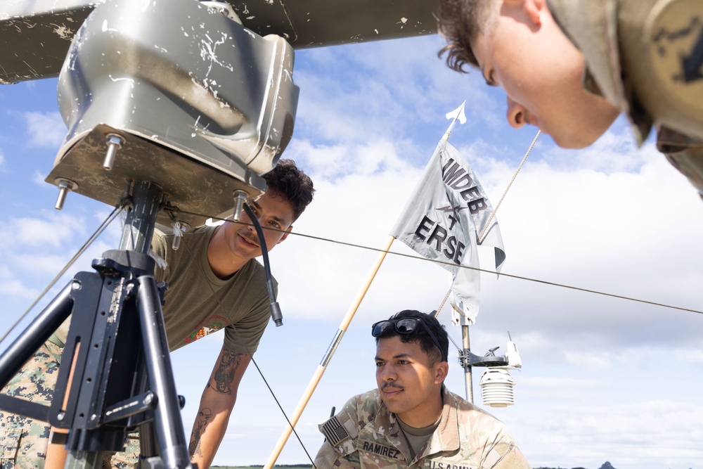 Marines with 3D Intel. Bn. Conduct Maritime Surveillance