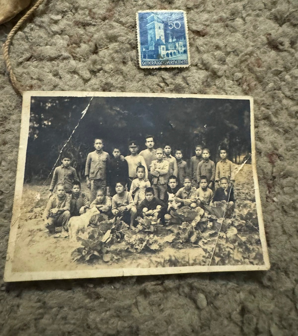 US Airman Returns World War II Artifacts Back to the Japanese people.