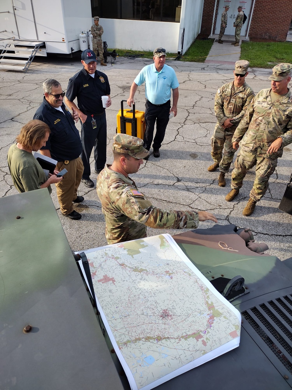 868th Engineer Co. Platoon Sergeant Briefs Suwannee County Fire Rescue Chief