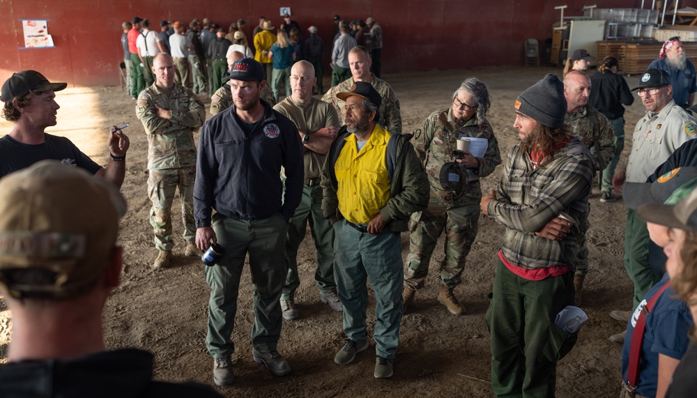 From Breakfast to Buckets: TAG Gronewold Tours Oregon Guard's Wildfire Operations