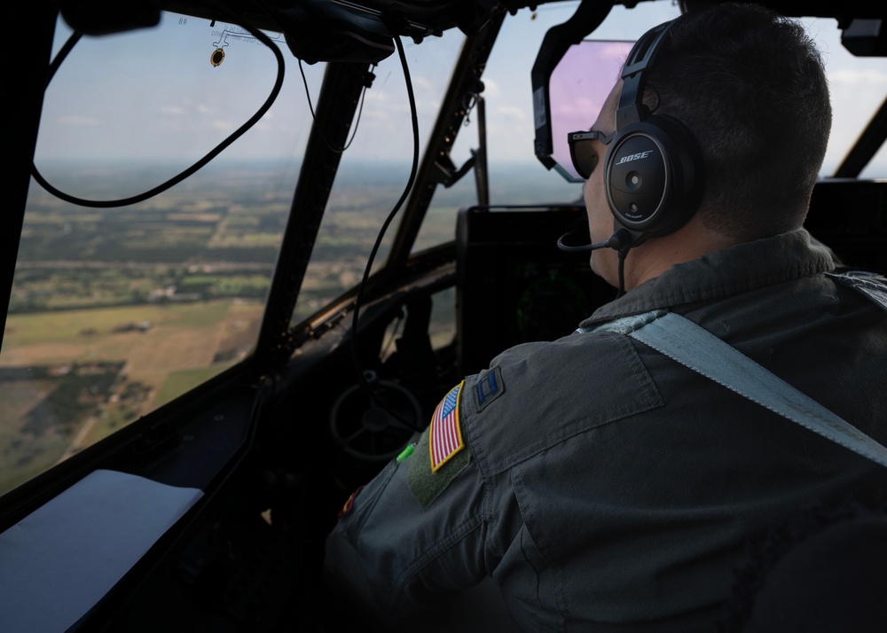 Honorary Commanders visit Dyess AFB