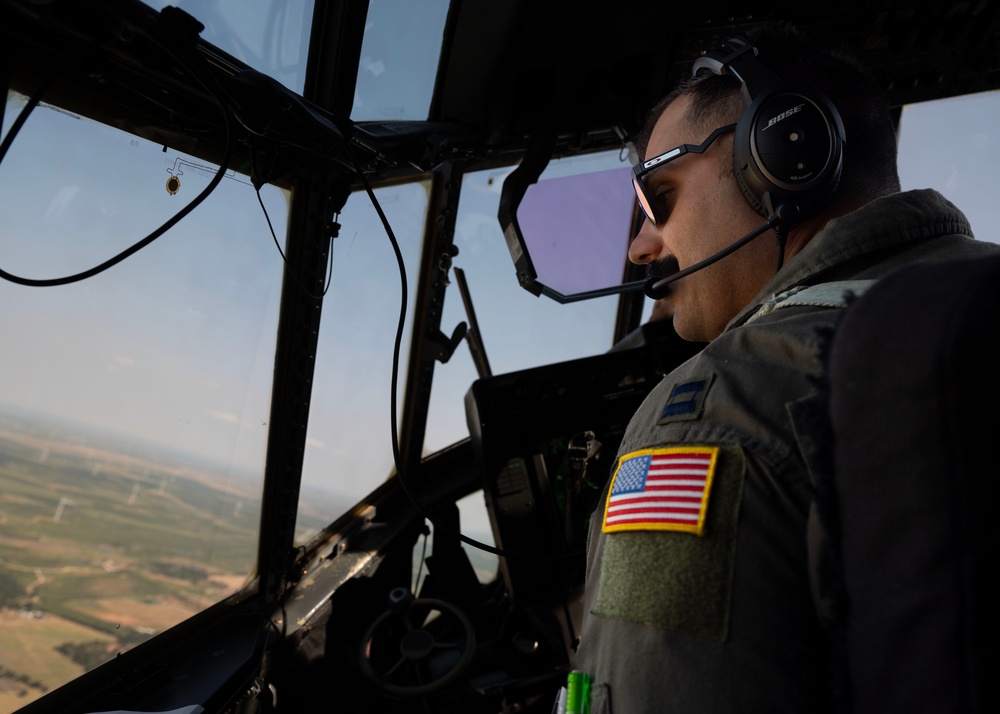 Honorary Commanders visit Dyess AFB